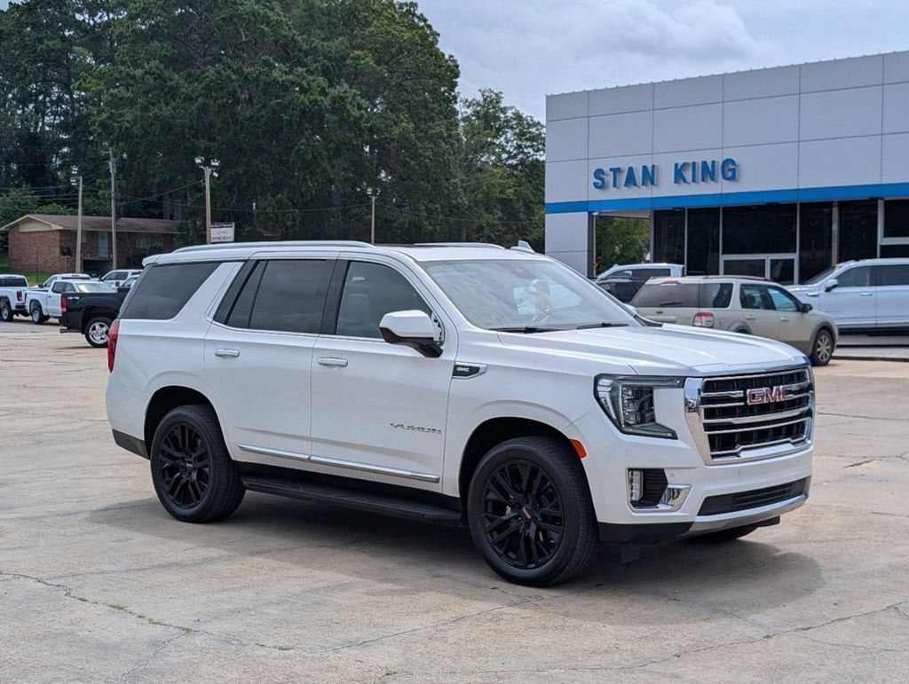 2023 GMC Yukon SLT in White Frost Tricoat — front three-quarter view